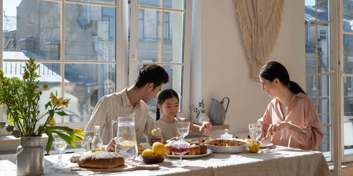 Mindful Festive Eating: Savoring Celebrations While Staying Healthy