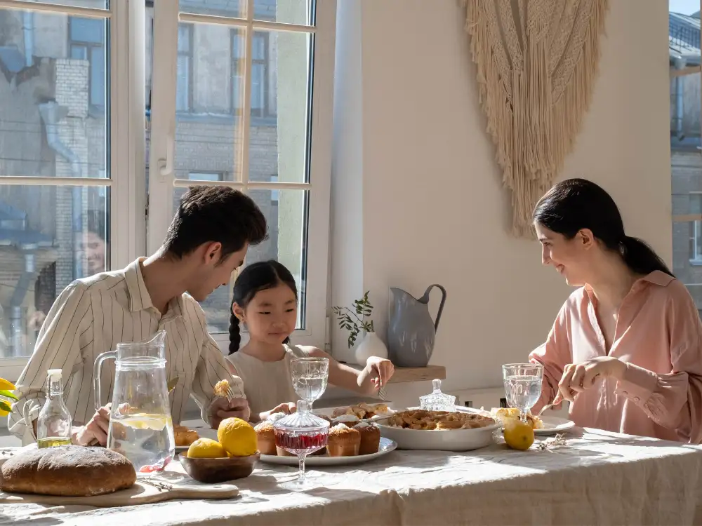 Mindful Festive Eating: Savoring Celebrations While Staying Healthy